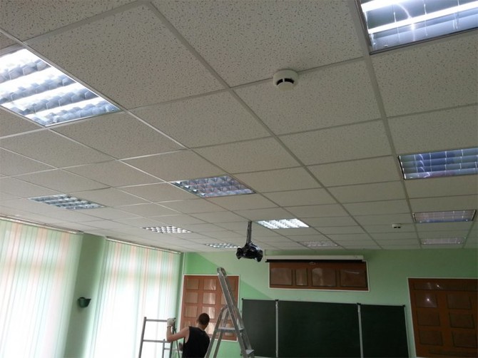 В обрушении потолка в школе №33 разбираются брянские чиновники