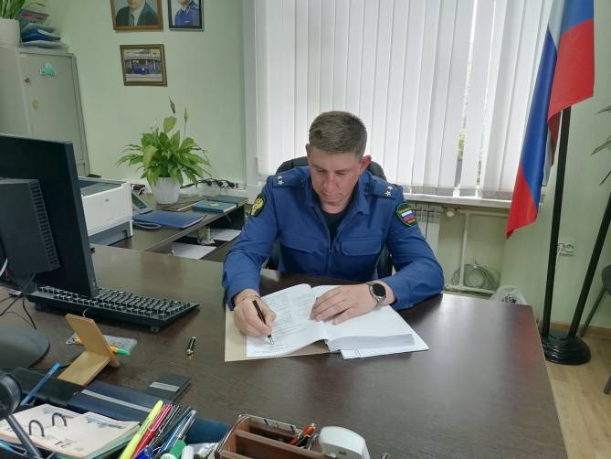 В Клинцах бывшего сотрудника ГИБДД осудят за взятку
