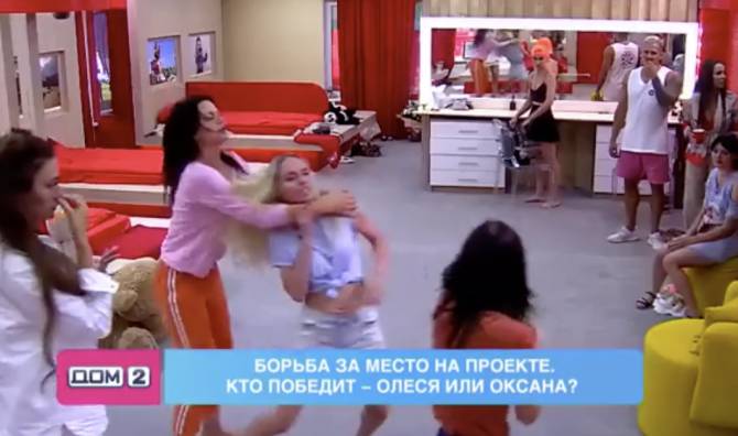 Брянская певица устроила драку на шоу «Дом-2» 