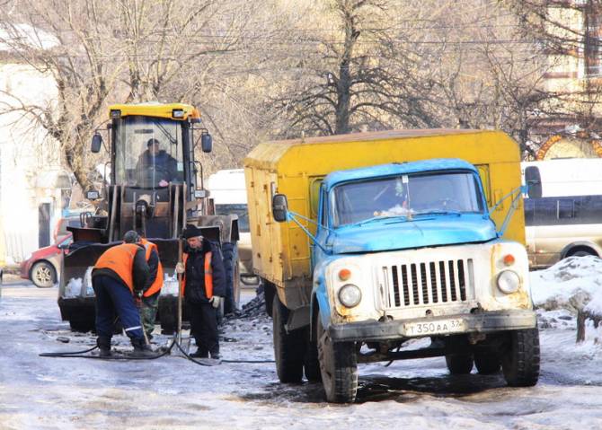 В Брянске начали исправлять дефекты на недавно отремонтированных дорогах