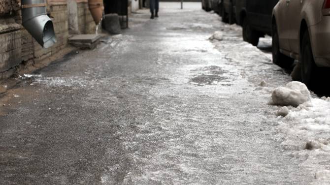 Сотни брянцев получили травмы на обледенелых тротуарах