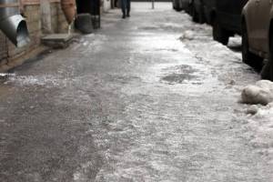 Сотни брянцев получили травмы на обледенелых тротуарах