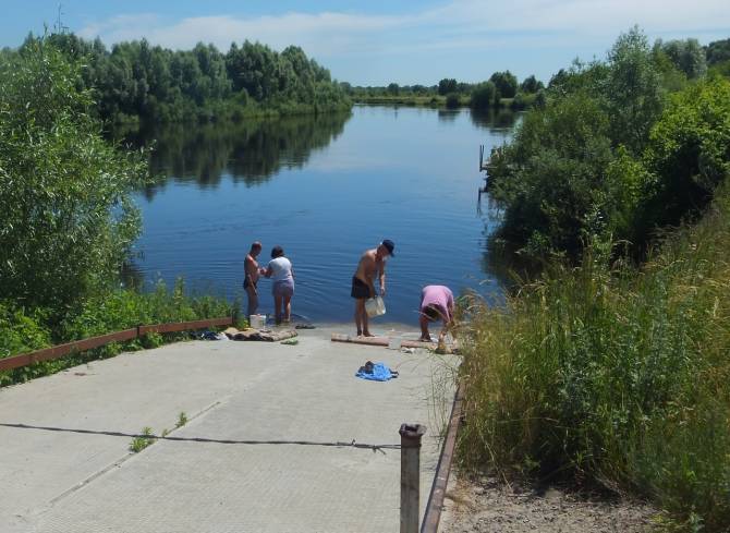 Жители Трубчевска устроили прачечную на берегу Десны
