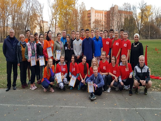 В Брянске студенты БГИТУ пробежали осенний кросс