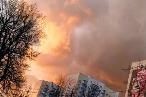 В Брянске сфотографировали красивый и яркий закат