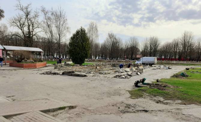 В Брянске начался долгожданный ремонт Пролетарского сквера