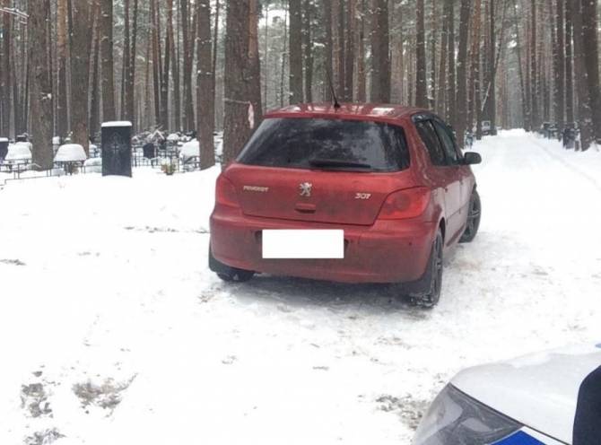 На брянской трассе поймали пьяного водителя Peugeot