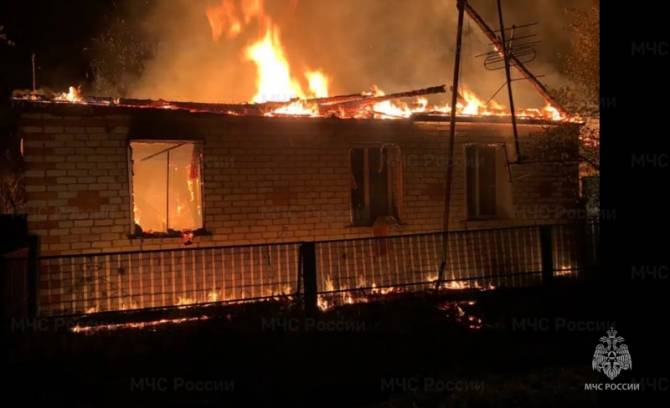В Клетне ночной пожар в жилом доме унес жизнь 45-летнего мужчины