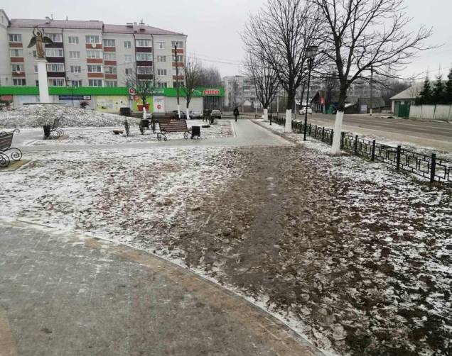 Новозыбковцы «перепланировали» сквер на улице Вокзальной