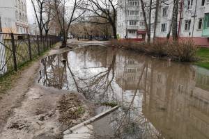 В Брянске утонула дорога к школе №67 и детскому саду «Моржонок»