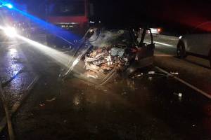 Под Карачевом грузовик столкнулся с двумя легковушками: ранены три человека