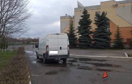В Брянске водитель микроавтобуса сбил двух учащихся лицея №1