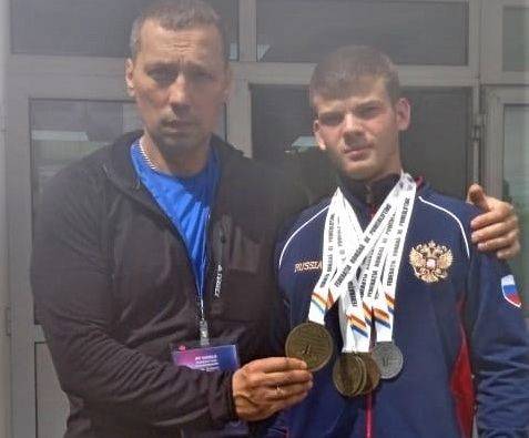 Брянец Кирилл Шумских стал чемпионом мира по пауэрлифтингу