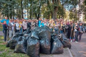 Во время субботника в Брянске собрали более полутысячи кубометров мусора