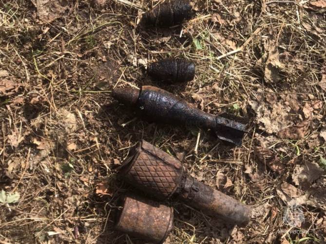 В селе Унечского района нашли минометную мину и две гранаты