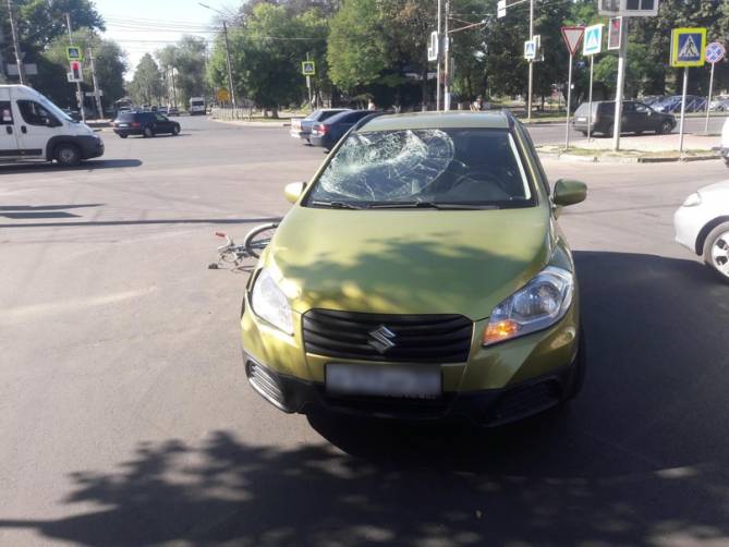 В Брянске на проспекте Московском женщина на Suzuki покалечила велосипедиста