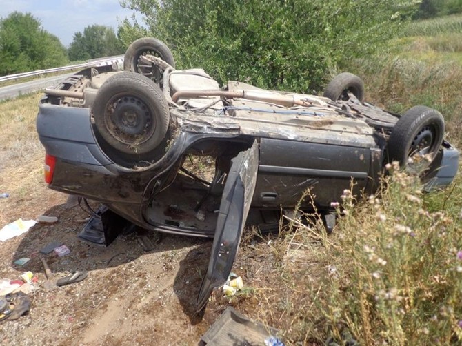 В Почепском районе перевернулась иномарка: у водителя сломано 3 ребра