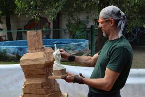 В Брянске парк Толстого обретет три новые деревянные скульптуры