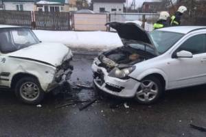 В Брянске водитель ВАЗ врезался в иномарку и автобус: ранены трое
