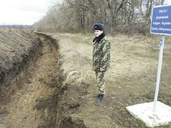 На границе с Брянщиной украинцы начали копать противотанковые рвы