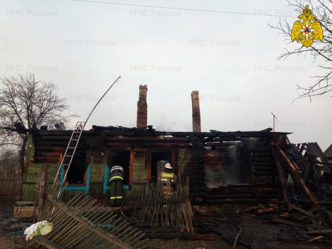 В Клетне сгорел жилой дом: есть пострадавшие