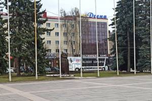 В Брянске возле «Десны» остановился автобус Филиппа Киркорова