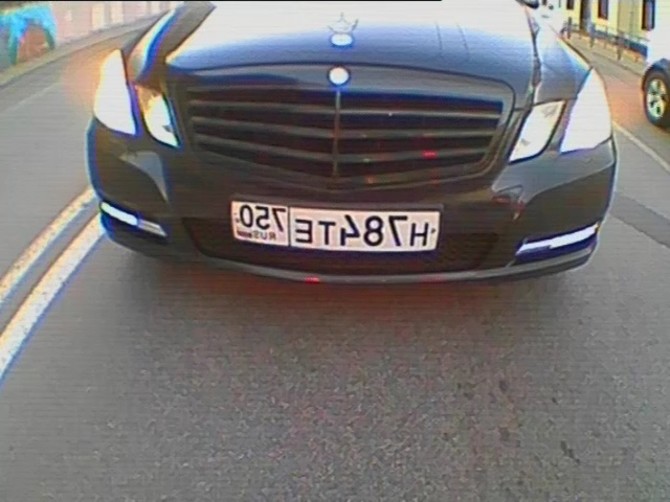 В Брянске сняли на видео наглого водитель «Mercedes»