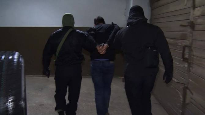 В Брянске сотрудники ФСБ задержали наркокурьеров с 20 кг гашиша и марихуаны