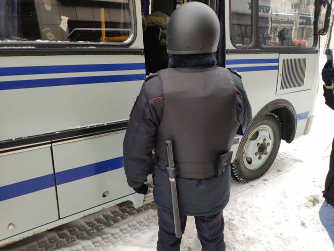 В Брянске за призыв к митингу задержали 24-летнюю девушку