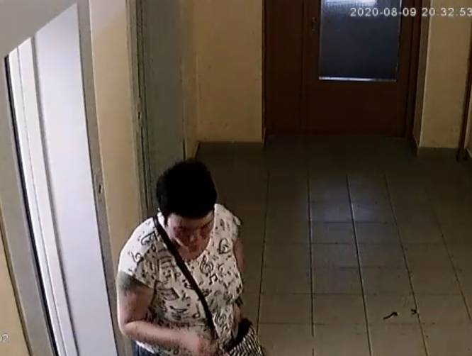 В Брянске женщина устроила курилку в лифте многоэтажки