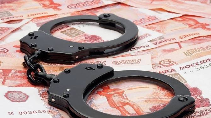 Брянец и двое московских полицейских вымогали у бизнесмена 200 тысяч евро