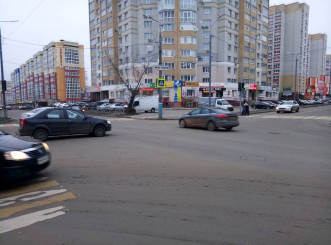 Брянцев предупредили о неработающих светофорах на пересечении Костычева и Горбатова