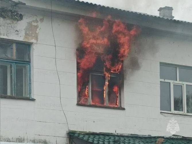 В Белой Березке во время пожара в многоэтажке одного человека спасли и двоих эвакуировали