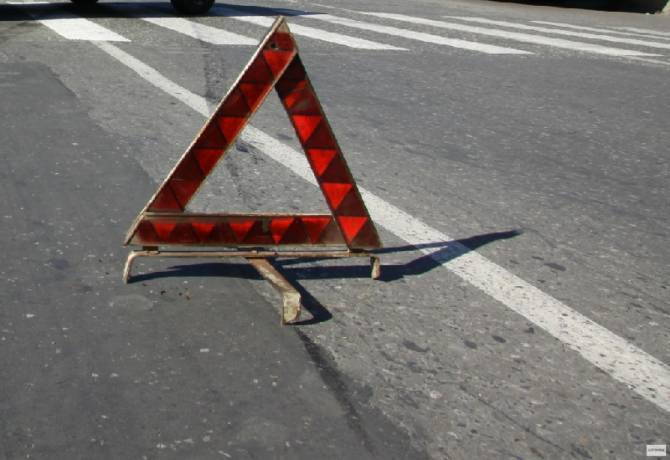 В Клинцах столкнулись две легковушки: ранен 42-летний водитель