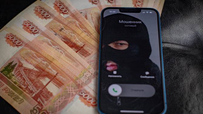 У брянского студента лжесиловики выманили 60 тысяч рублей, валюту и золото