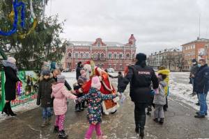 В Новозыбкове полицейские купили подарки незнакомым детям