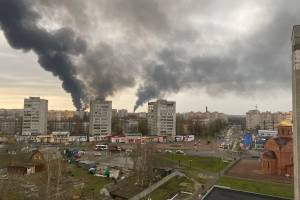 В Брянске дождь уменьшит клубы дыма от пожара на нефтебазе