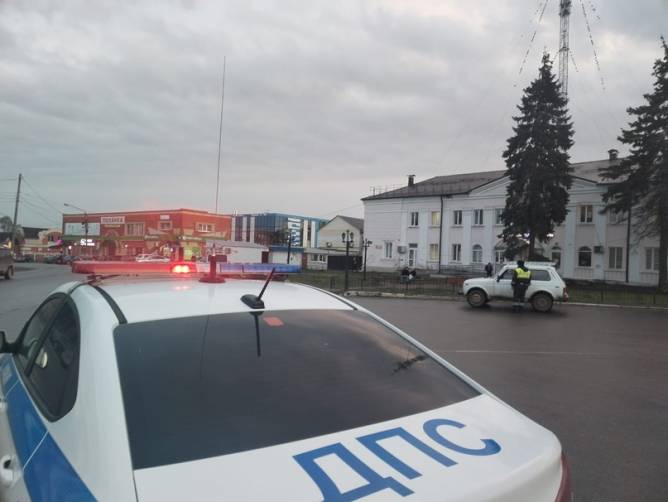 В Почепе автоинспекторы задержали 40 любителей тонировки