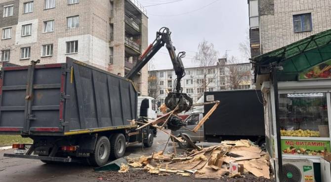 Очередные нелегальные киоски снесли в Бежицком районе Брянска