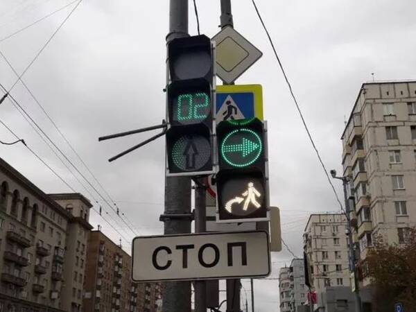 В Брянске установили светофоры с дополнительной секцией