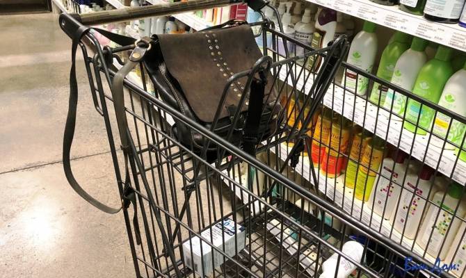 В Стародубе у женщины в магазине украли сумку
