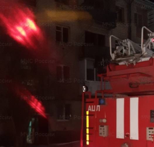 В Карачеве ночью из горящего многоквартирного дома эвакуировали 15 человек