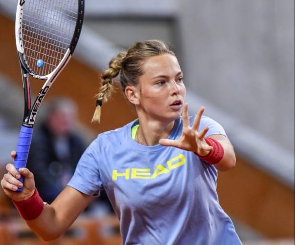 Брянская теннисистка Влада Коваль начала с победы турнир в Латвии 