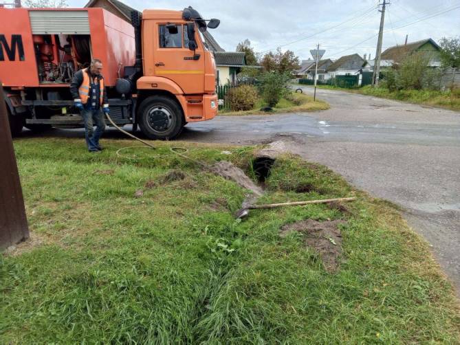 В Бежицком районе Брянска очистили ливнёвки от мусора и грязи