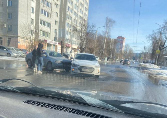 В Брянске на 22-го Съезда КПСС разбились две легковушки
