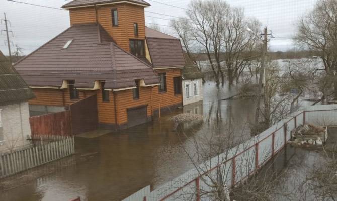 В Брянске в результате половодья затопило два жилых дома