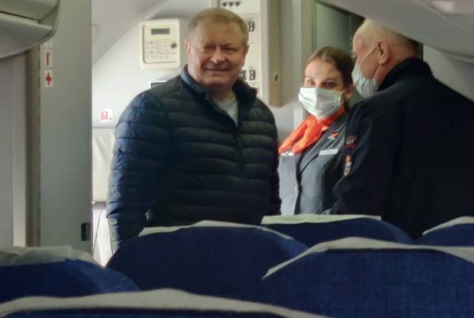 Брянский чиновник Лучкин зашел без маски в самолет «Азимута» до Ростова-на-Дону