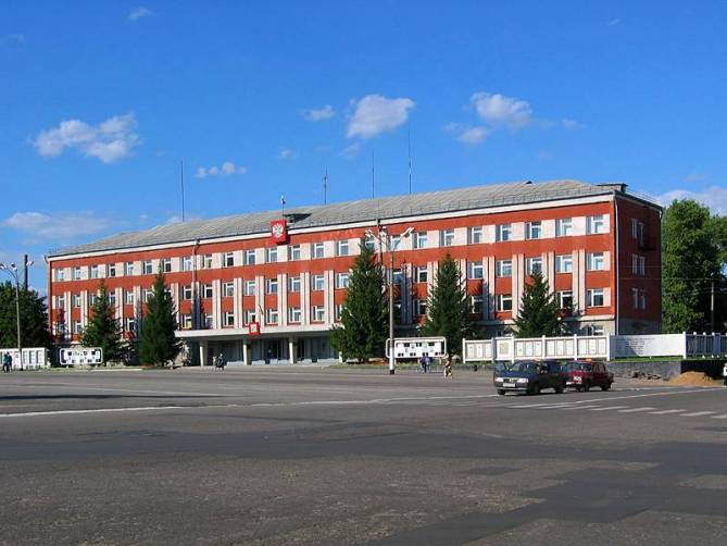 В Новозыбкове за кресло мэра поборются директора школы и автопредприятия