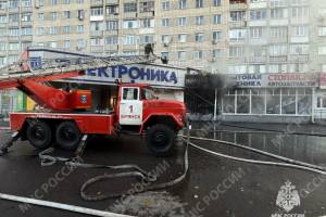 В Брянске потушили пожар в магазинах бывшей «Электроники»