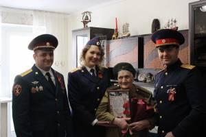 Брянских ветеранов поздравили с Победой персональными парадами